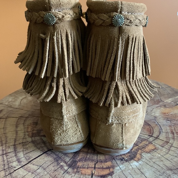 Minnetonka leather moccasins HOST PICK - Picture 6 of 7